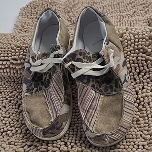 Mixed batch of designs, distressed fabric, animal print, canvas